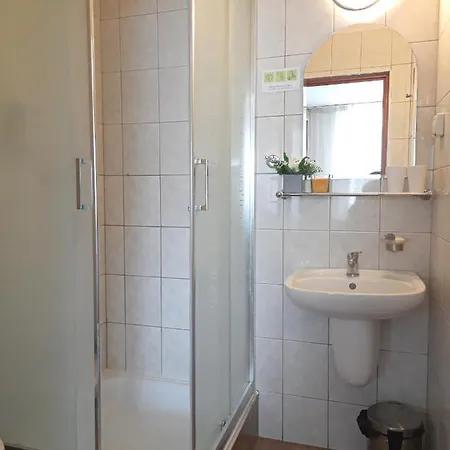 Rb Rooms&apartments * Μπίντγκοστς