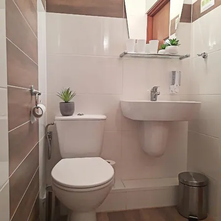 Rb Rooms&apartments * Μπίντγκοστς